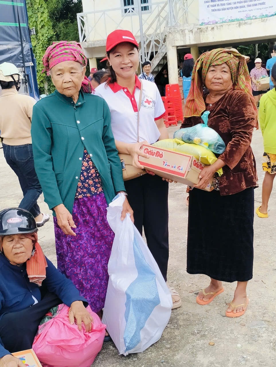 150 PHẦN QUÀ CHO BÀ CON NGHÈO TRÊN ĐỊA BÀN XÃ AN KHƯƠNG VÀ XÃ THANH AN – HUYỆN HỚN QUẢN