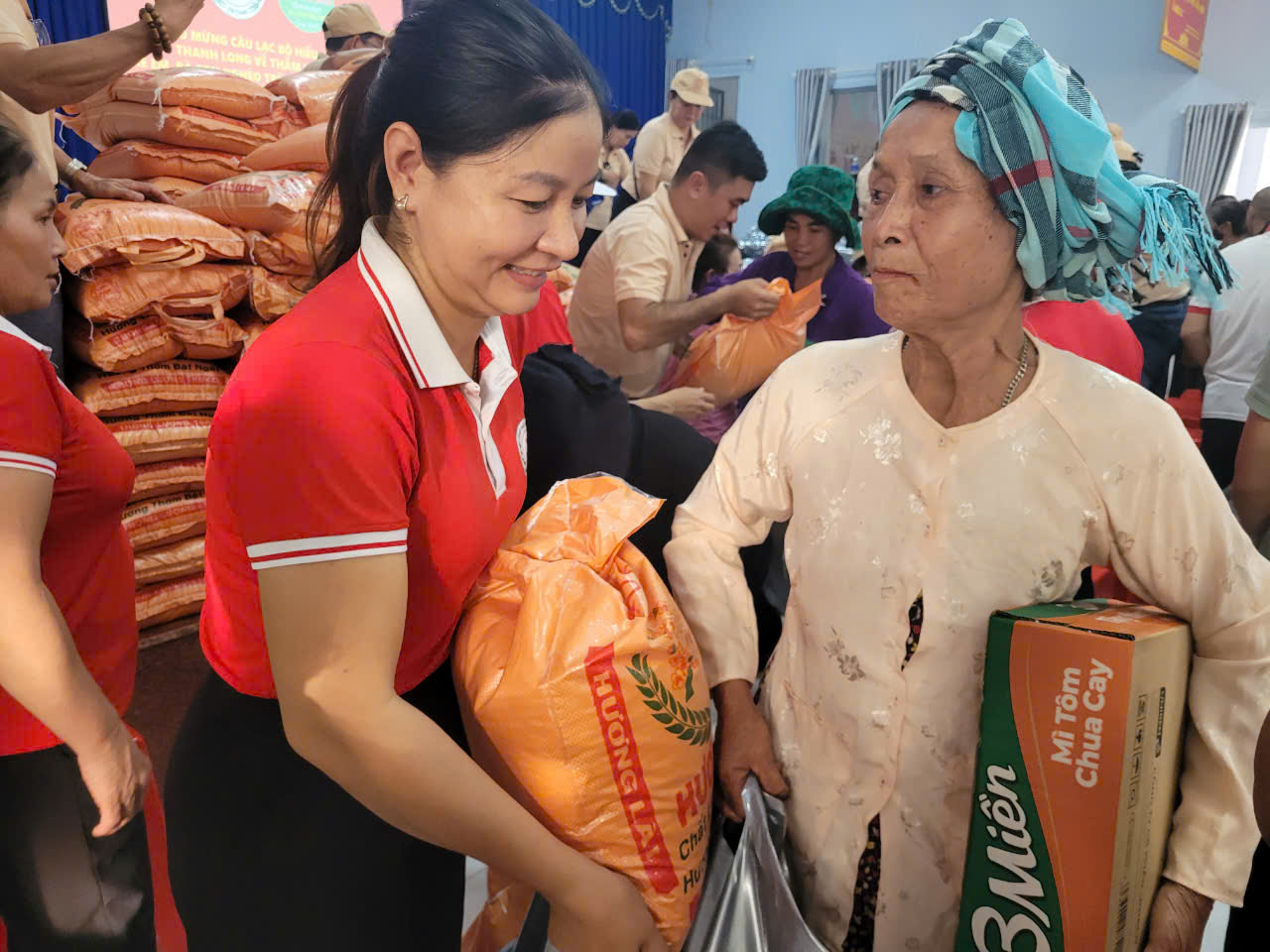 90 TRIỆU ĐỒNG TẶNG QUÀ CHO TRẺ EM, BÀ CON KHÓ KHĂN XÃ THANH AN, HUYỆN HỚN QUẢN
