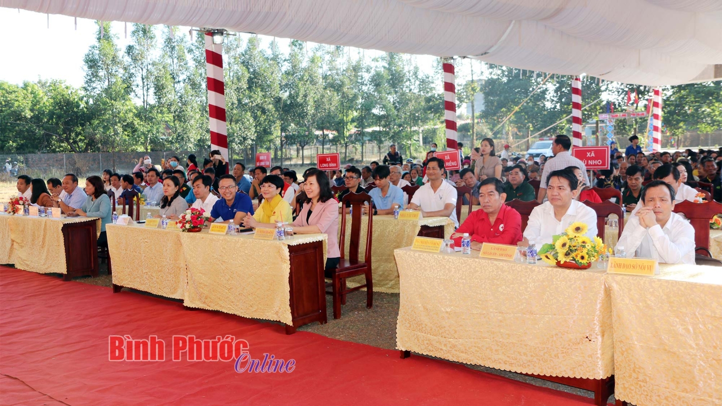 Phó Bí thư Thường trực Tỉnh ủy, Chủ tịch HĐND tỉnh Huỳnh Thị Hằng dự chương trình “Tết Nhân ái - gắn kết cộng đồng” xuân Ất Tỵ năm 2025 tại huyện Phú Riềng