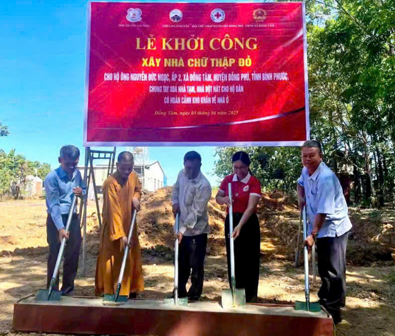 HỘI CHỮ THẬP ĐỎ HUYỆN ĐỒNG PHÚ: KHỞI CÔNG XÂY DỰNG CĂN NHÀ CHỮ THẬP ĐỎ THỨ 4