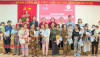 Lãnh đạo Tập đoàn TH True Milk, Hội Chữ thập đỏ tỉnh và thị xã Bình Long trao sữa cho trẻ em nghèo ở thị xã Bình Long